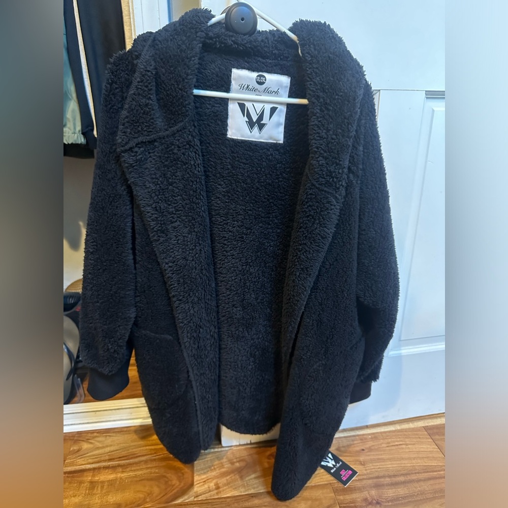 White mark sweatshirt/hoodie/jacket type coat. Size1x/2x nwt